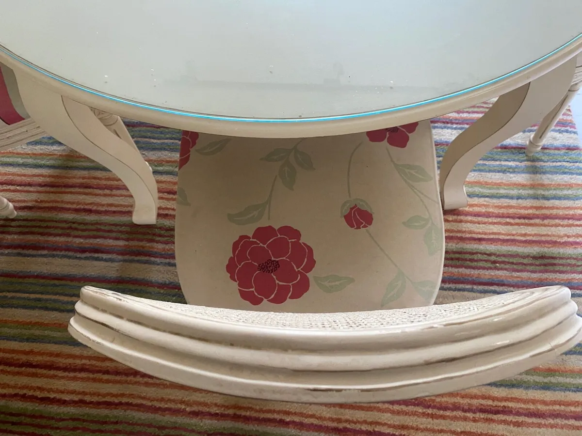 Table and four chairs - Image 3