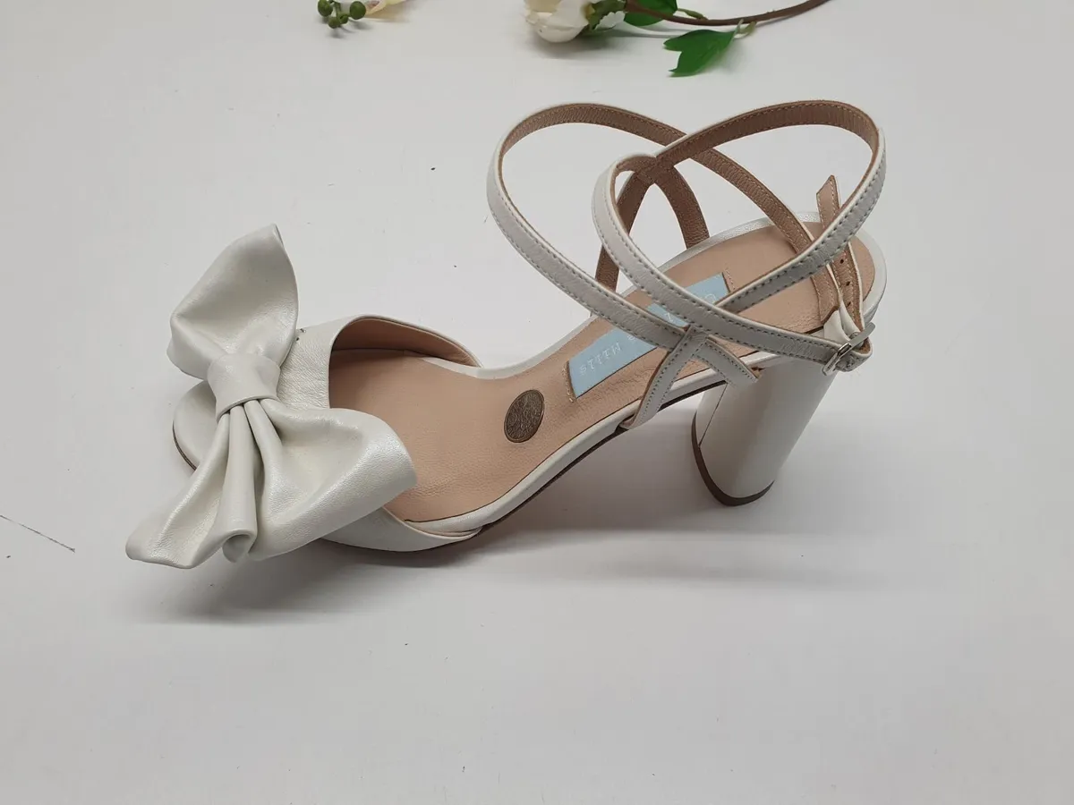 Online Auction Of A Bridal Heels & More! - Image 3