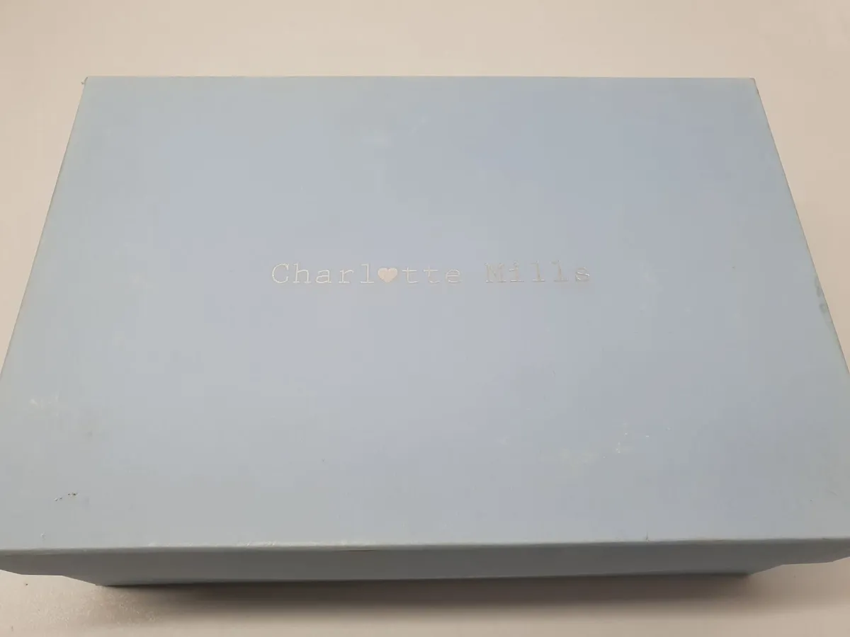 Online Auction Of A Bridal Heels & More! - Image 4