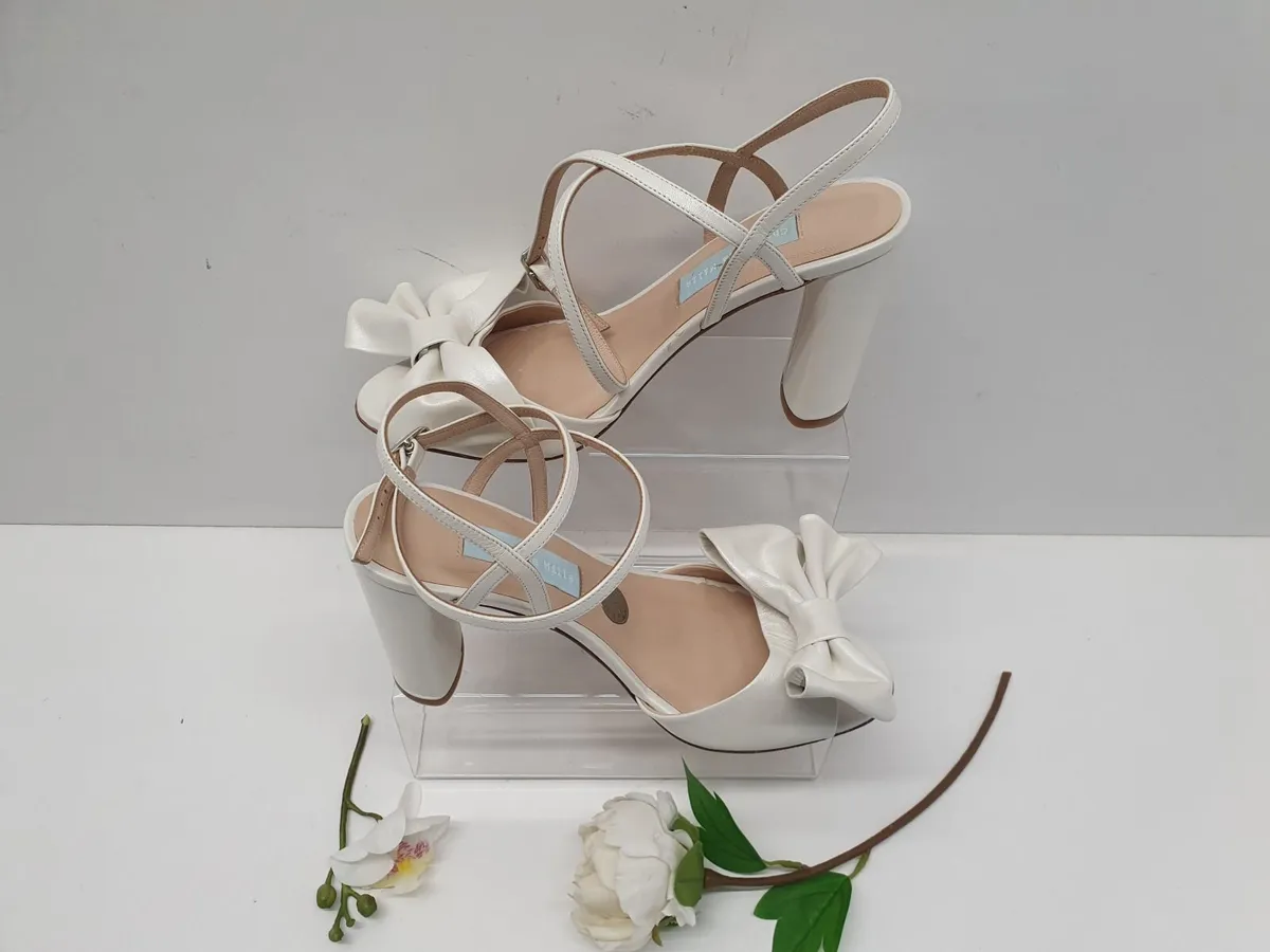 Online Auction Of A Bridal Heels & More! - Image 1