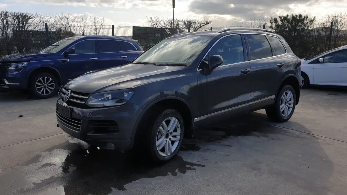 *For parts* Vw Touareg SE, 3.0 V6 dsl auto (2010) - Image 1