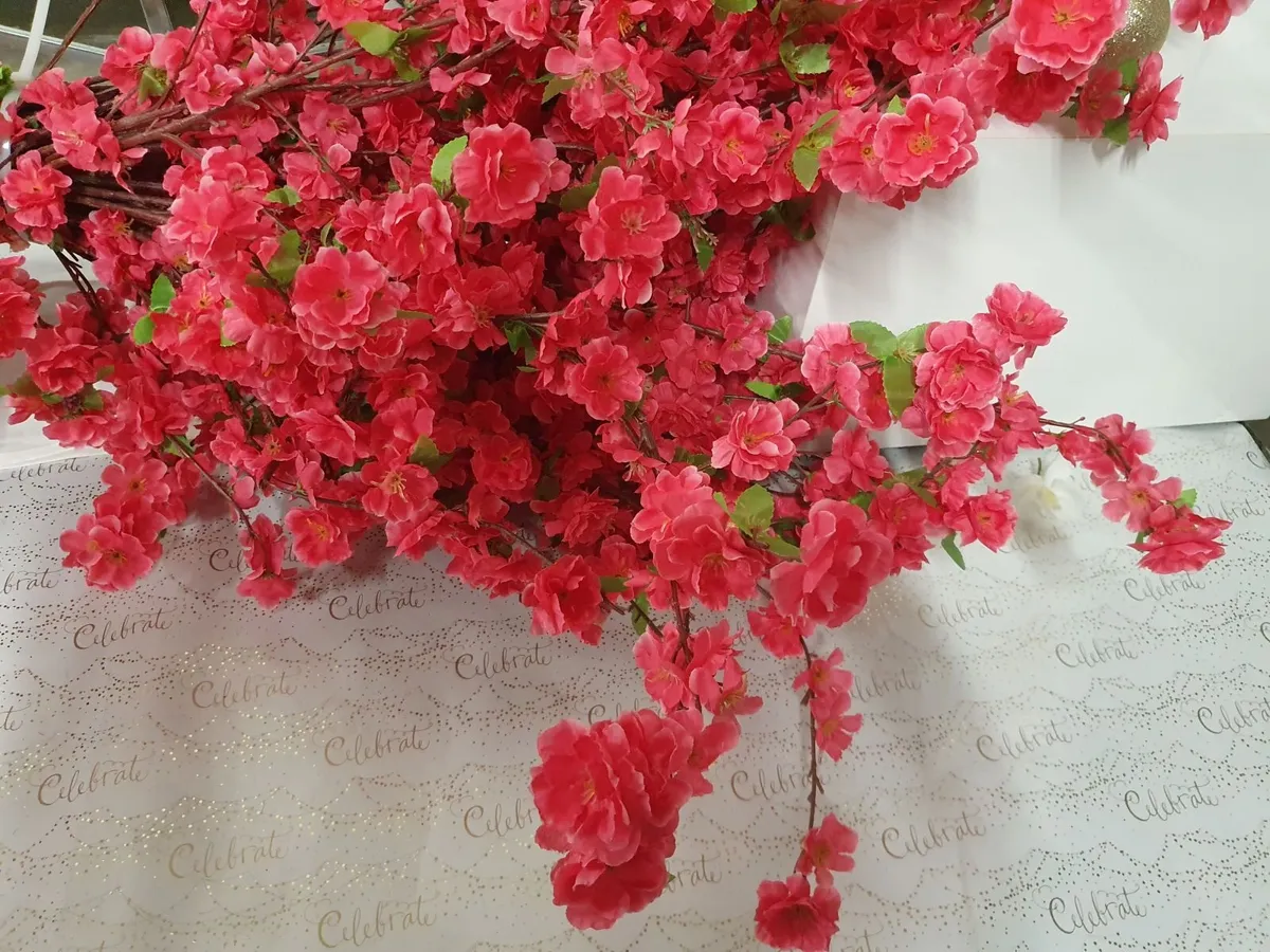 Online Auction Of A Decorative Flowers & More! - Image 1