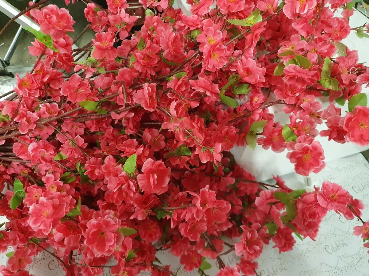 Online Auction Of A Decorative Flowers & More! - Image 3