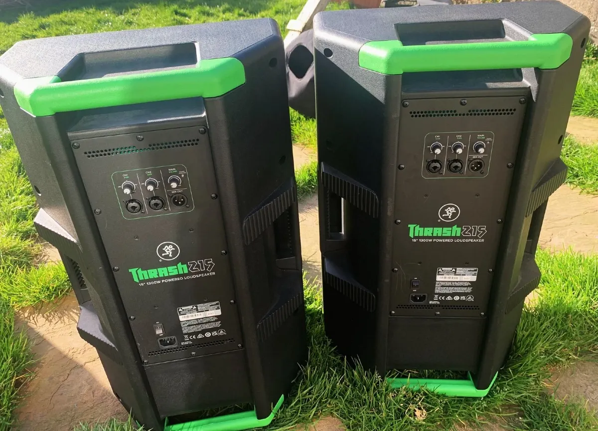 Pair of Mackie Thrash215 15" Active PA Speakers - Image 2