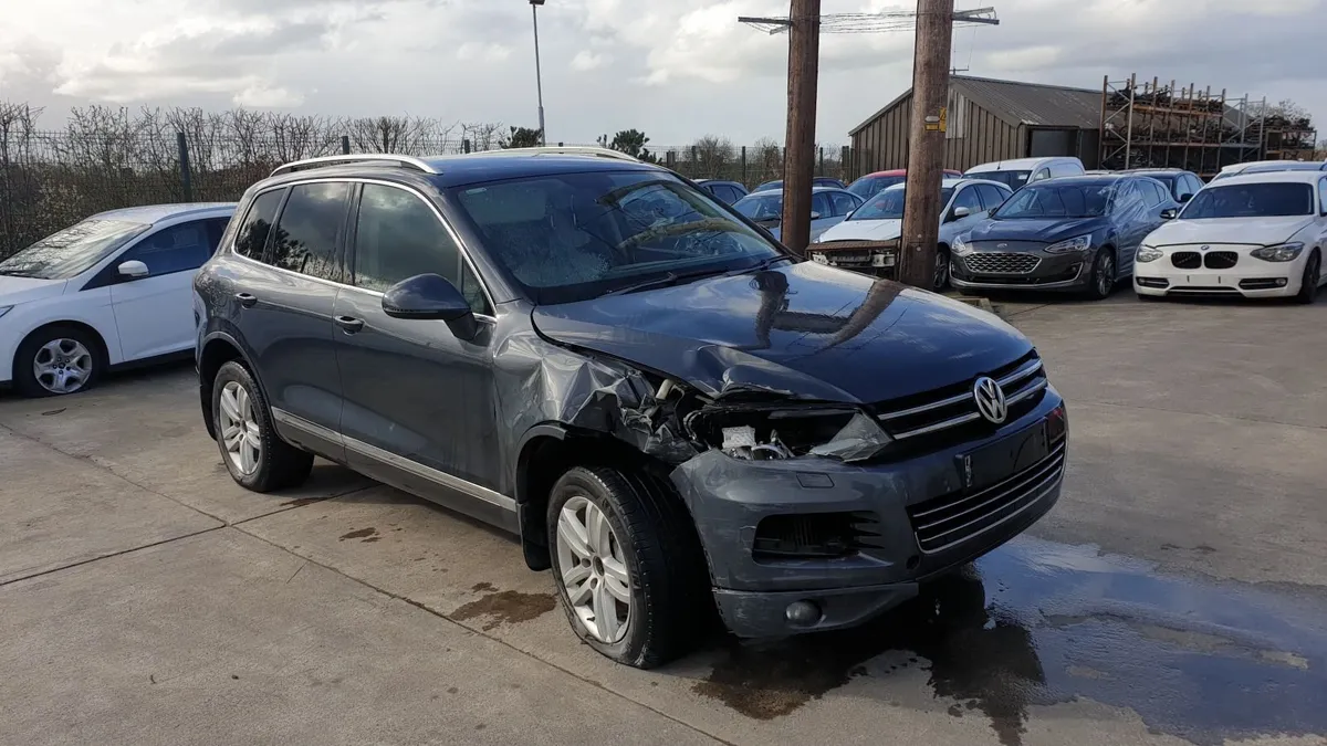*For parts* Vw Touareg SE, 3.0 V6 dsl auto (2010) - Image 3
