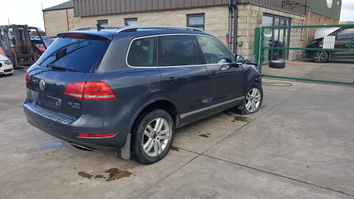 *For parts* Vw Touareg SE, 3.0 V6 dsl auto (2010) - Image 4