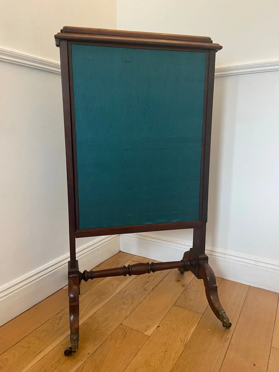 Georgian adjustable room screen - Image 1