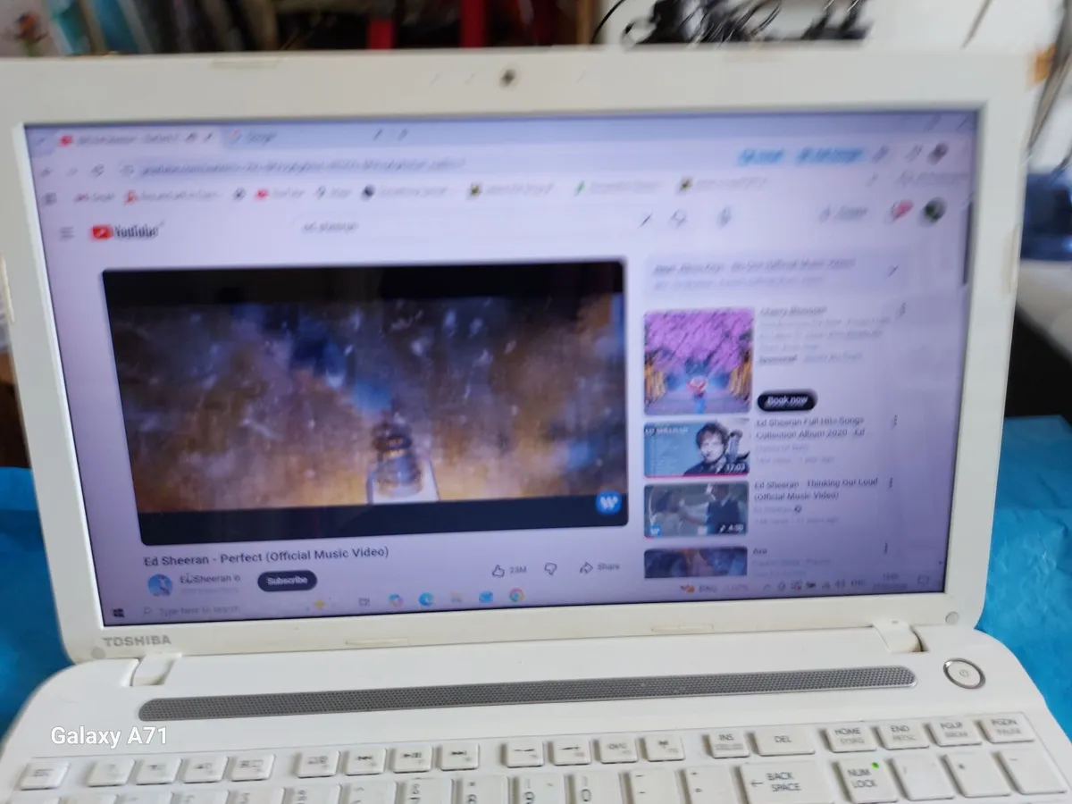 TOSHIBA Satellite Laptop, White, 8GB Ram, 250GB - Image 2