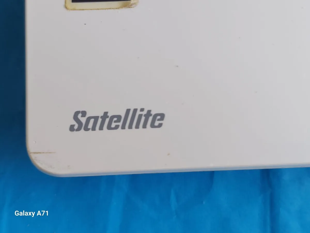 TOSHIBA Satellite Laptop, White, 8GB Ram, 250GB - Image 4