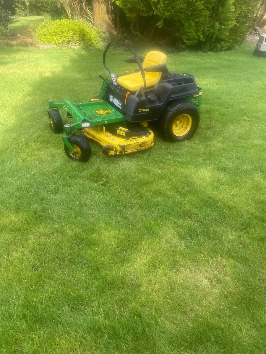 John Deere zeroturn mower - Image 2