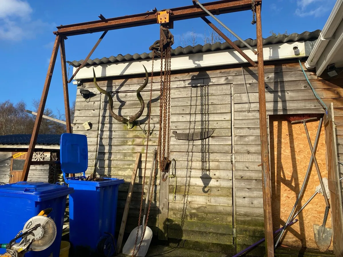 Chain Block Winch on frame - Image 1