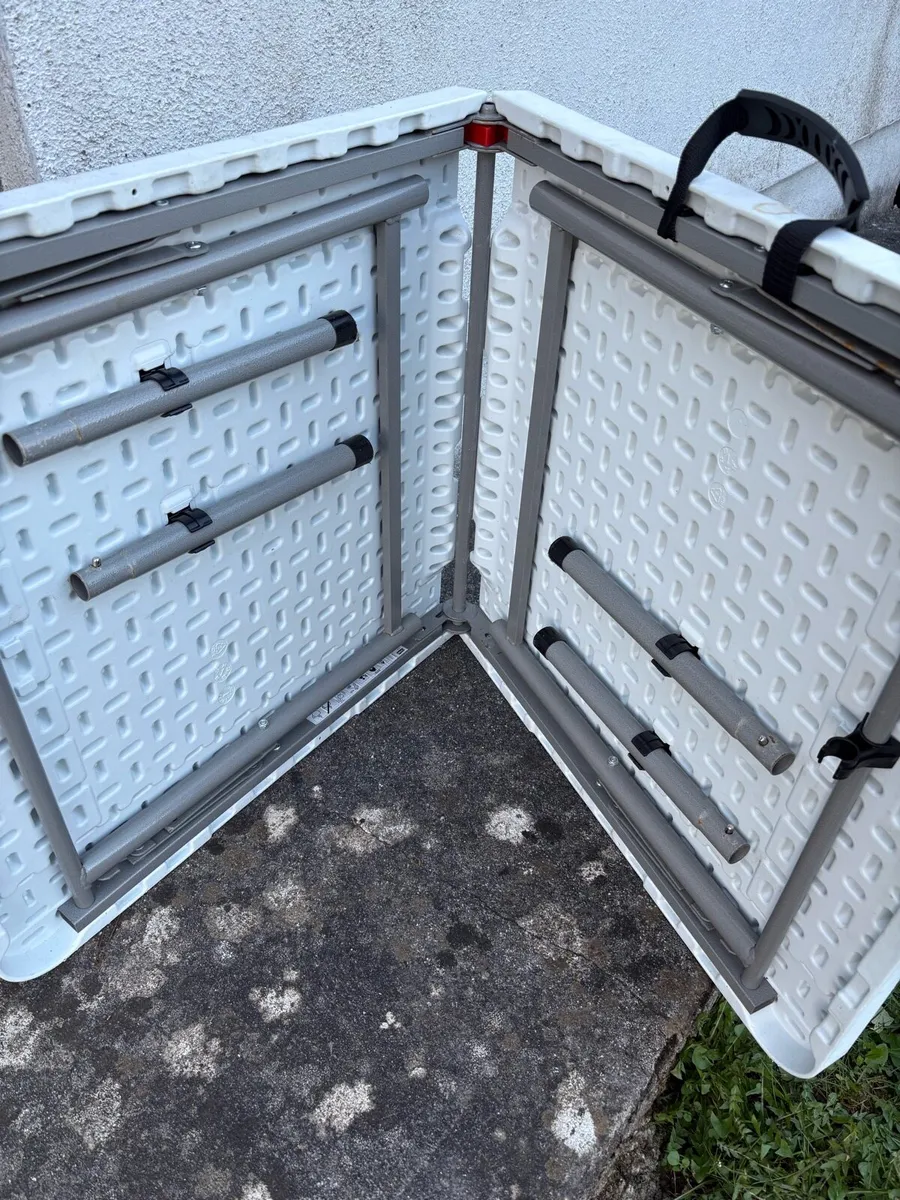 Foldable camping table - Image 2