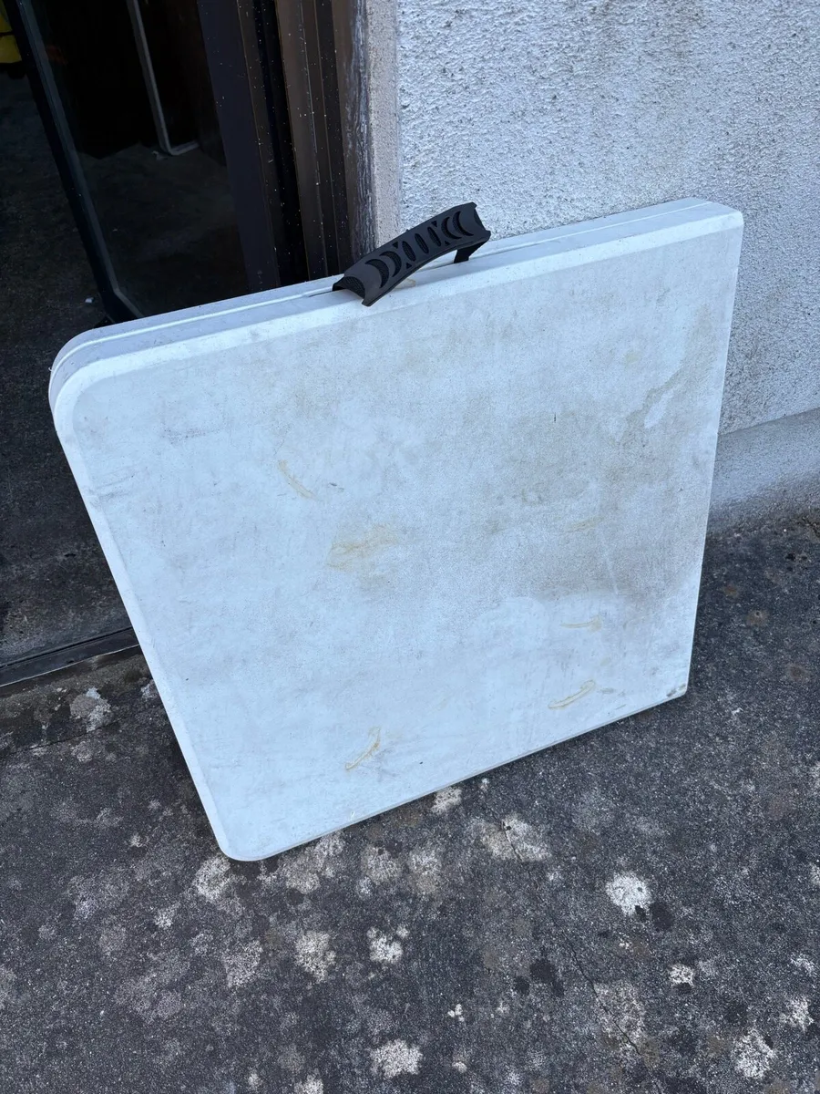 Foldable camping table - Image 1
