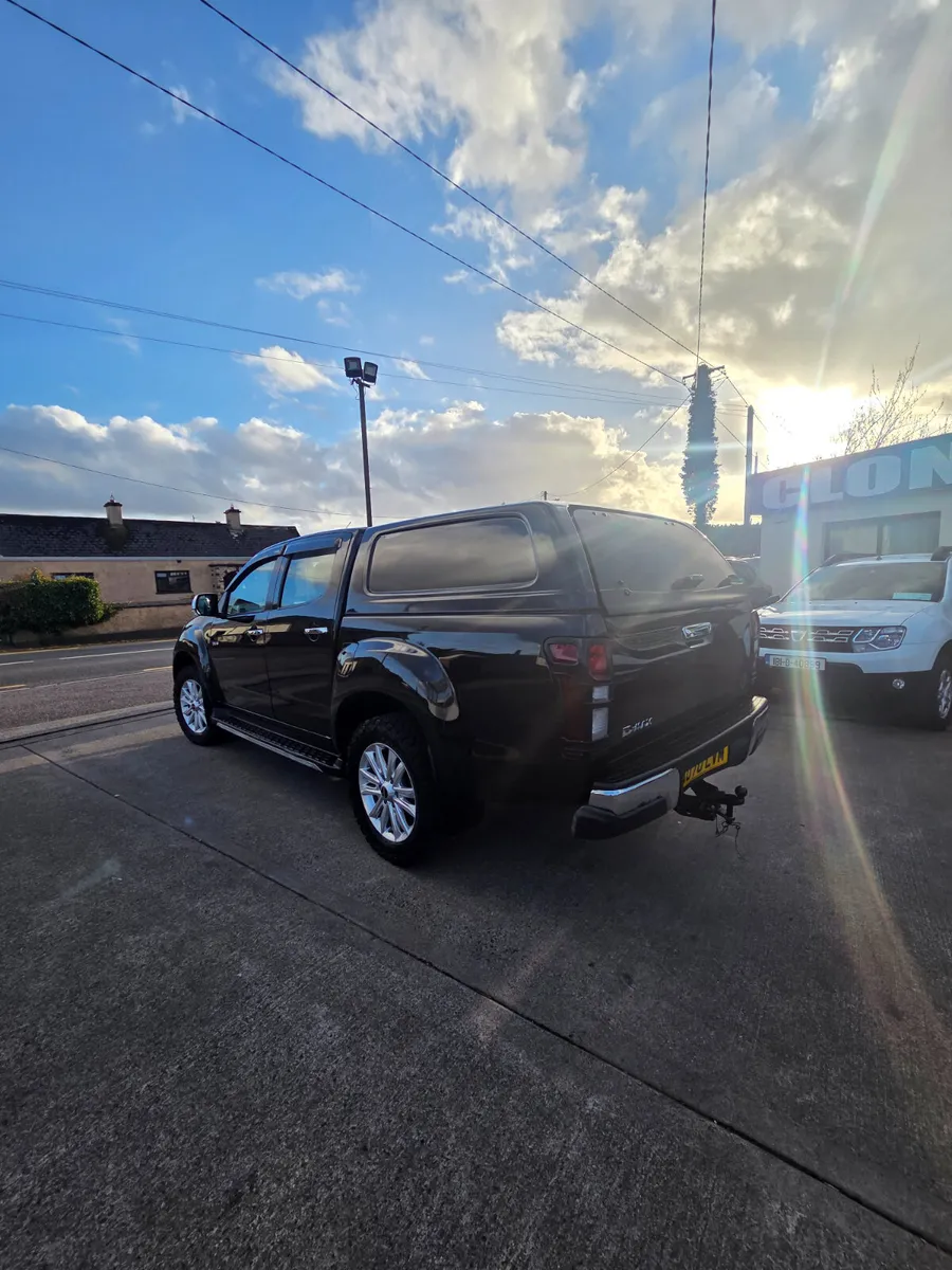 Isuzu D-Max 2021 - Image 2
