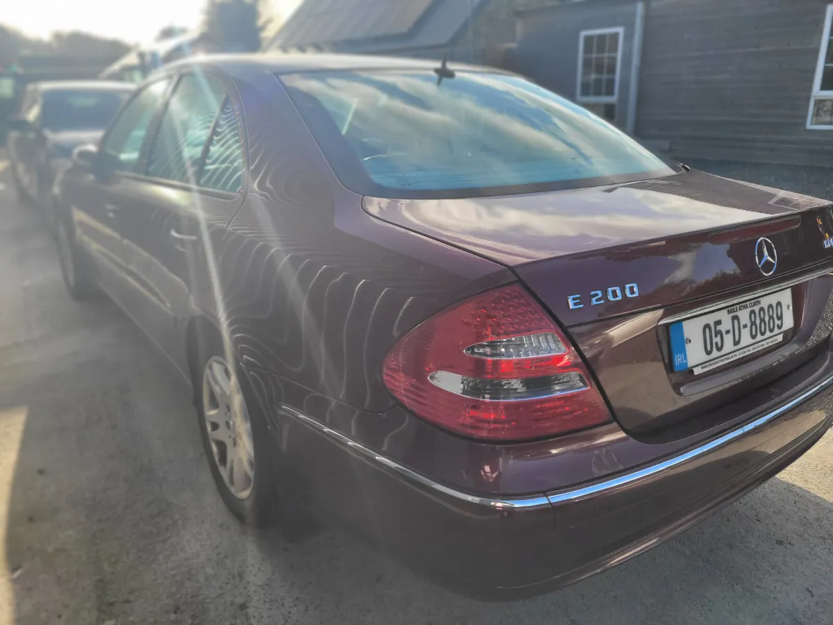 Mercedes E200 Automatic - Image 4