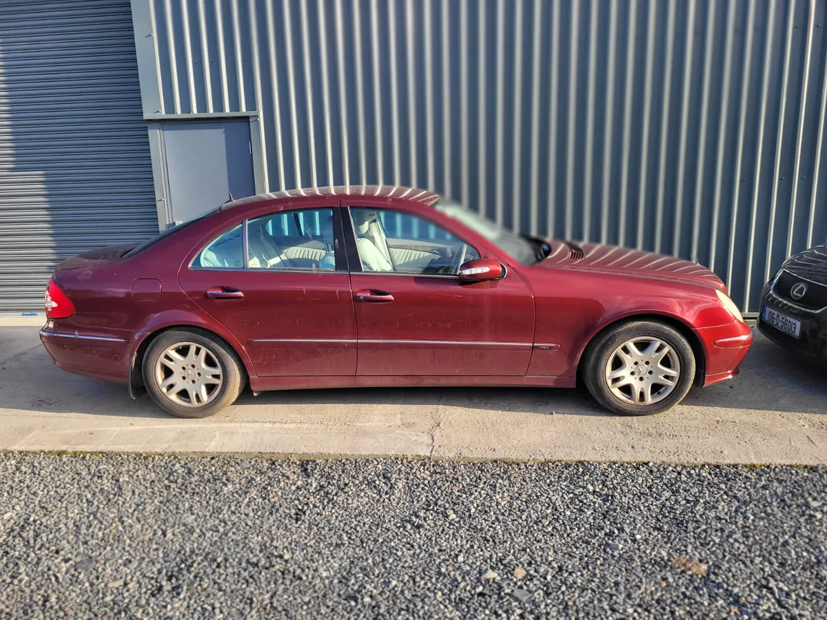 Mercedes E200 Automatic - Image 2