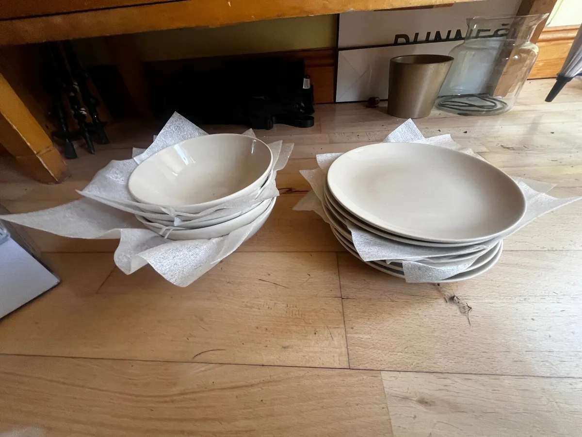 Dinner plates etc - Image 1