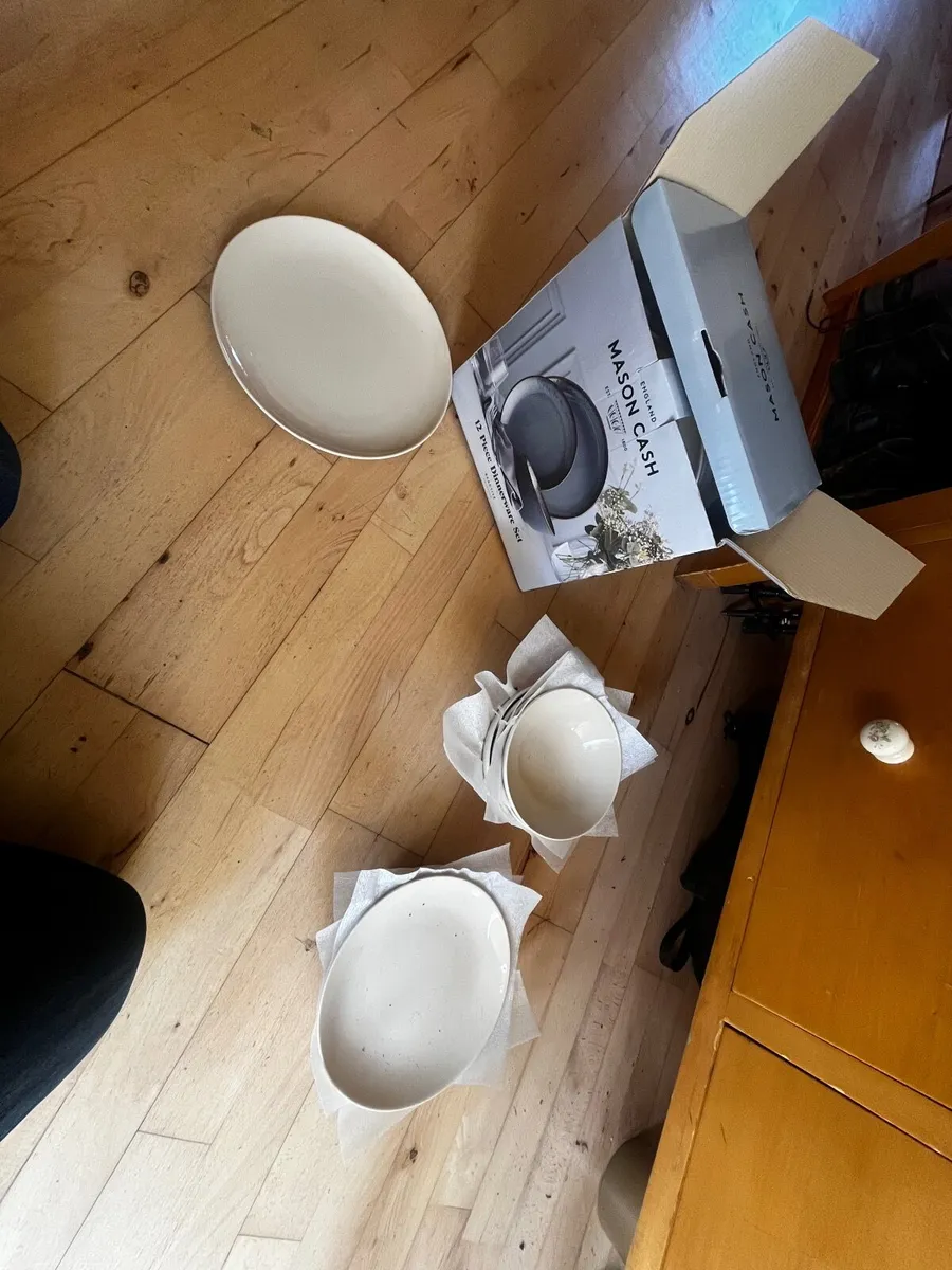 Dinner plates etc - Image 2