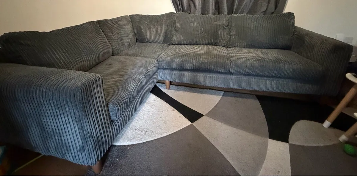 Stylish Grey Corner Sofa – Excellent Condition - Image 4