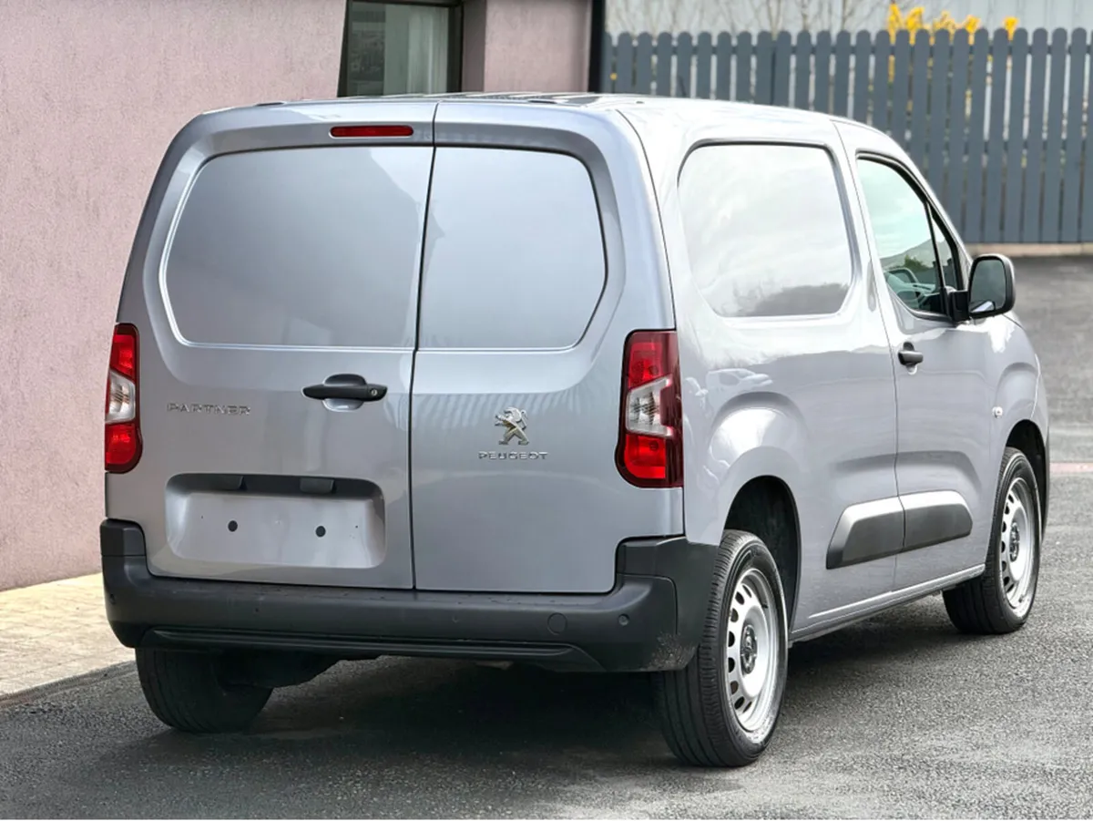 Peugeot Partner PROFESSIONL PREM+ 1000KG 100BHP - Image 4