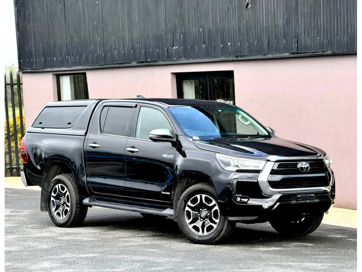 Toyota Hilux INVINCIBLE D-4D 4WD LOW MILES - Image 1