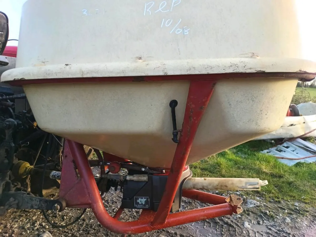 Vicon one ton+ spreader - Image 1