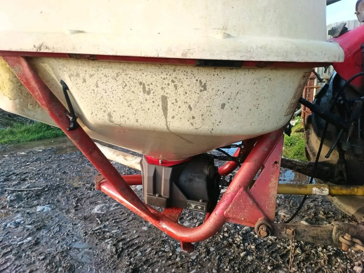 Vicon one ton+ spreader - Image 3