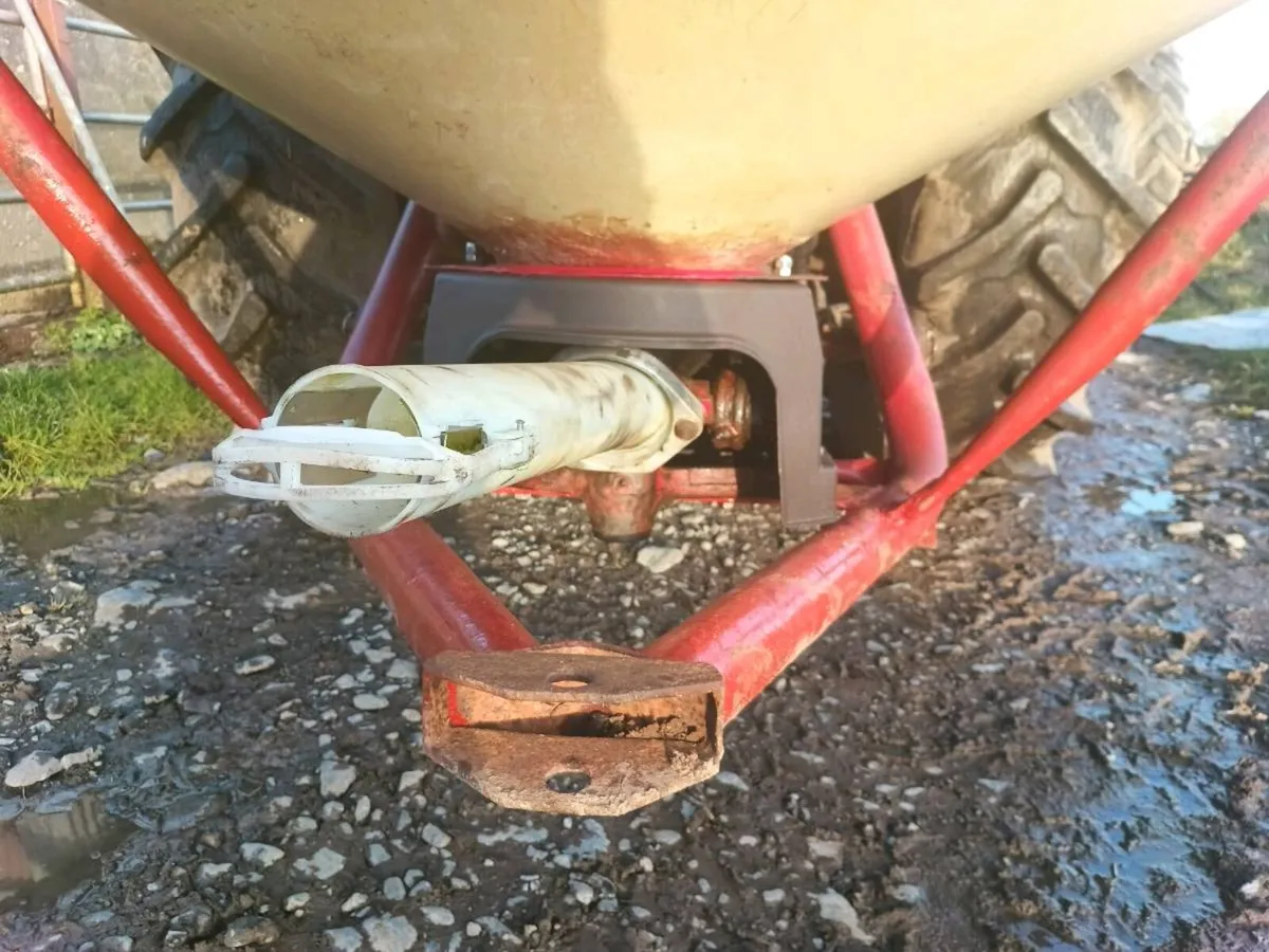Vicon one ton+ spreader - Image 4
