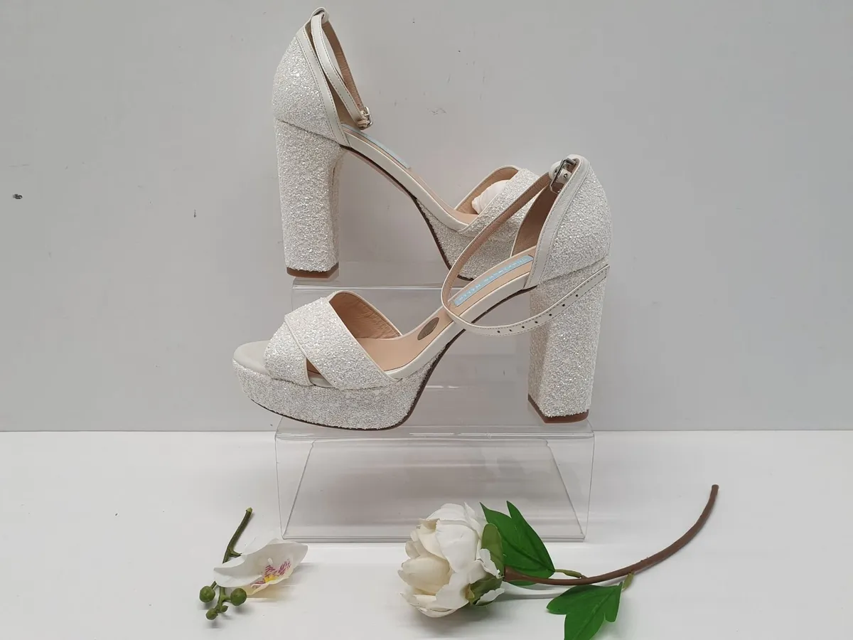 Online Auction Of A Bridal Heels & More! - Image 1