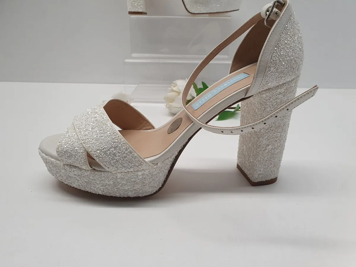 Online Auction Of A Bridal Heels & More! - Image 3