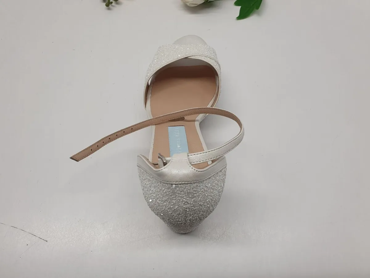 Online Auction Of A Bridal Heels & More! - Image 4