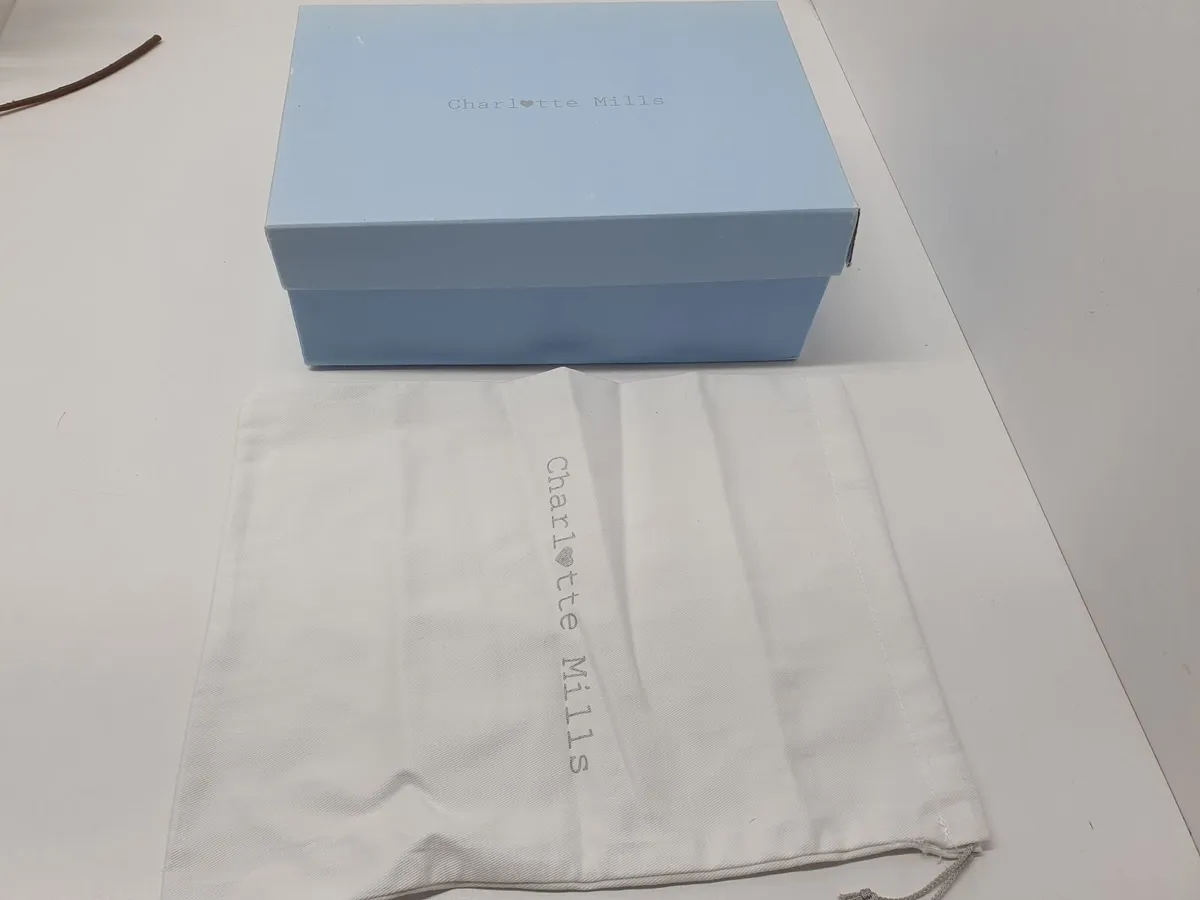 Online Auction Of A Bridal Heels & More! - Image 2