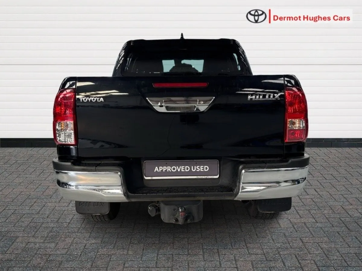 Toyota Hilux 2.4 SR5 D/CAB AUTO - Image 4