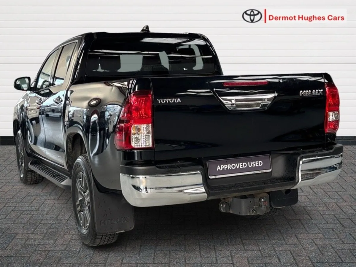 Toyota Hilux 2.4 SR5 D/CAB AUTO - Image 2