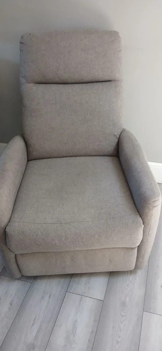 Reclining chairs - Image 2