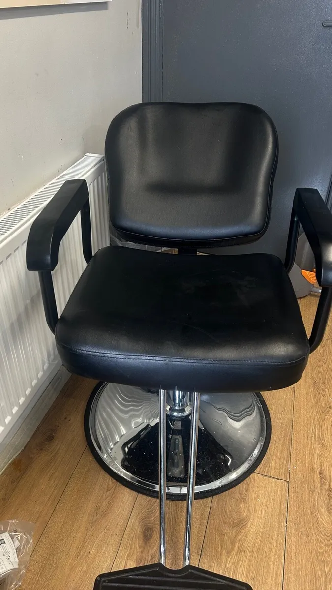 Hydraulic beauty chair