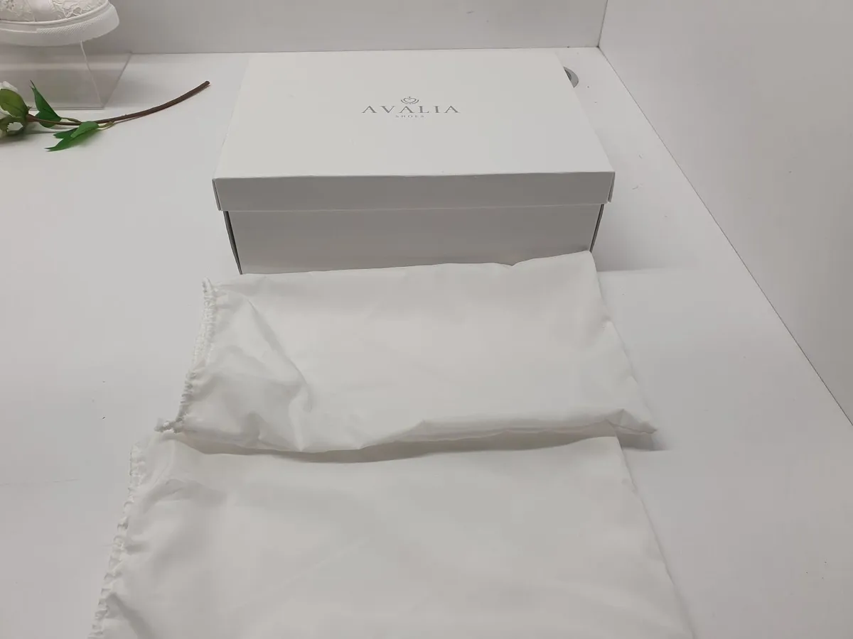 Online Auction Of A Shoes & More! - Image 3