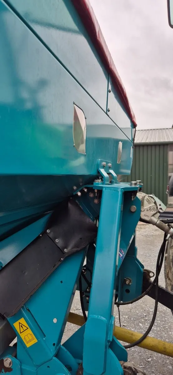 Fertiliser Sower - Image 2