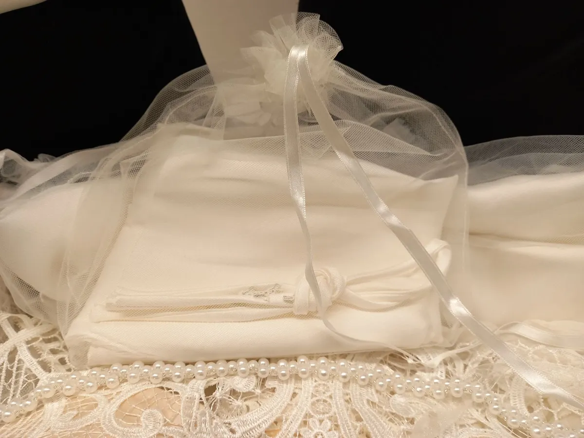 Online Auction Of Bridal Accessories & More! - Image 2