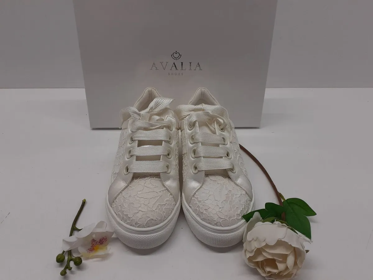 Online Auction Of Bridal Trainers & More! - Image 3