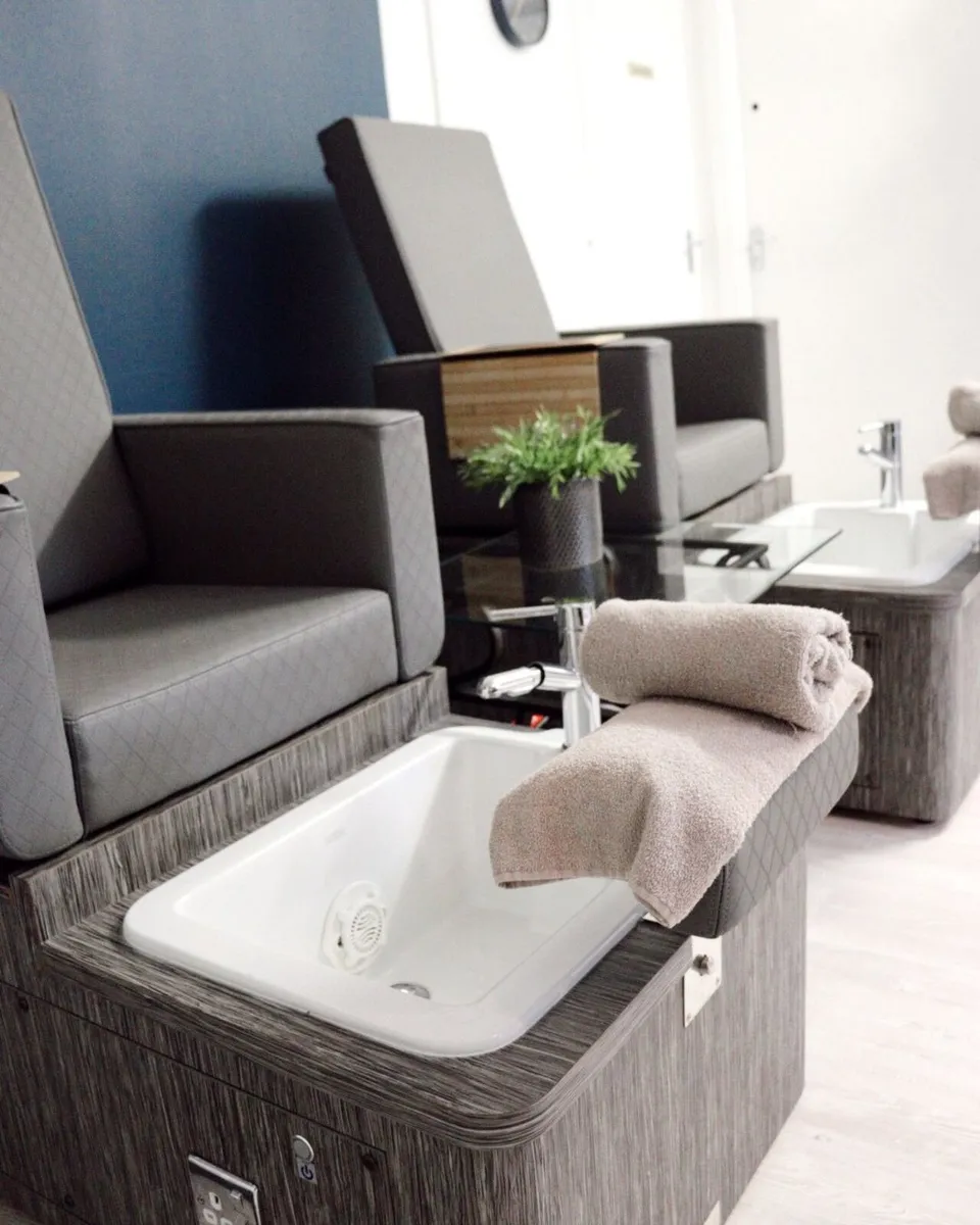 Nail Station for Rent - Image 1