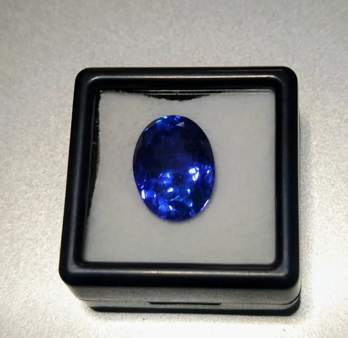 10.4ct Natural Tanzanite Gemstone , Certified , Eye Clean , Oval Cut, Very Good - Image 1