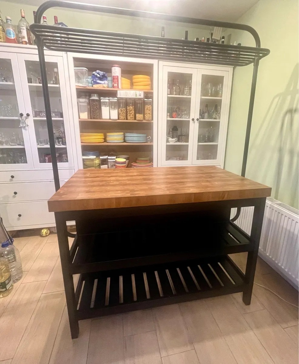 Kitchen island - Image 1