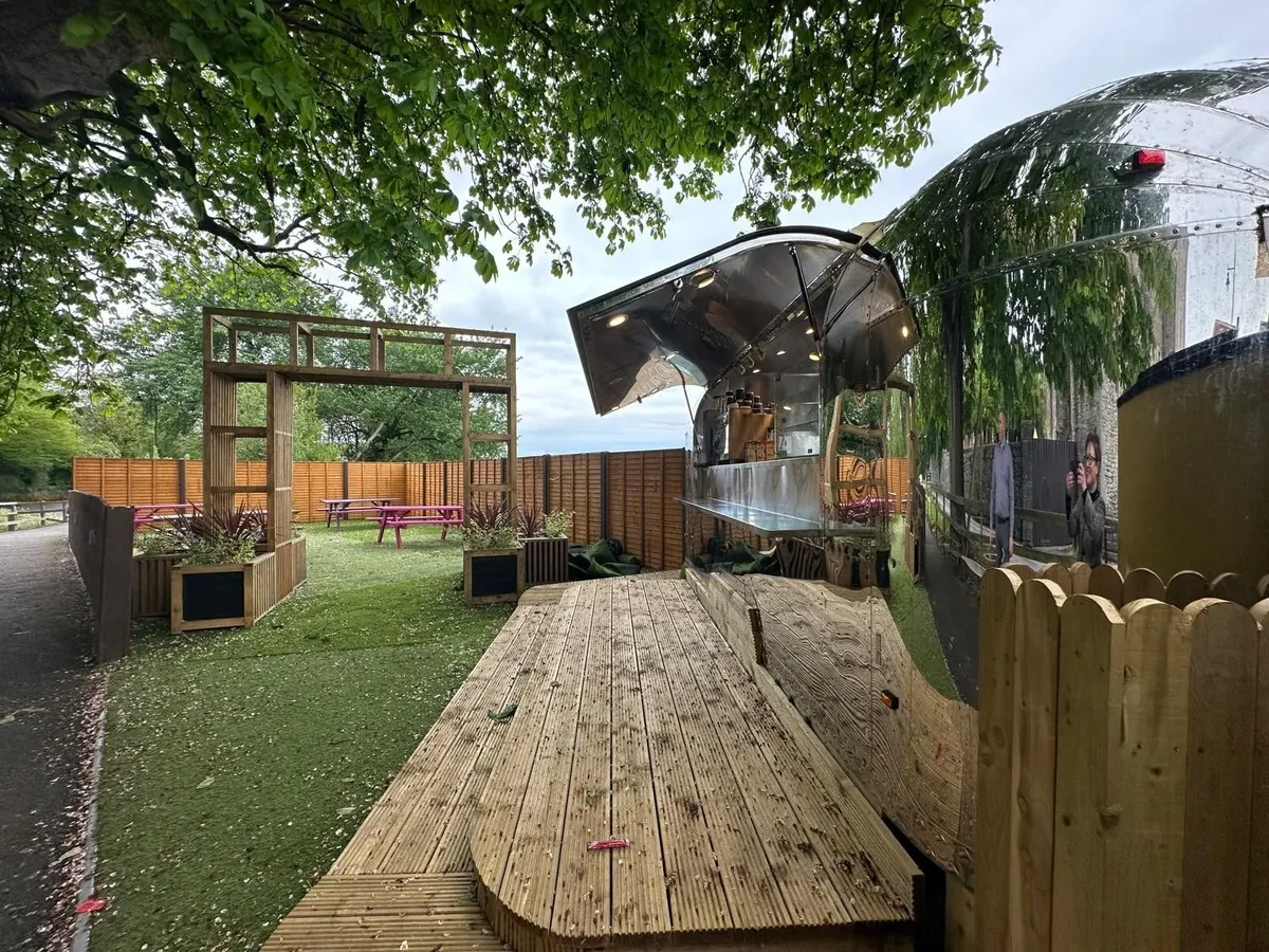 Premium 5m Airstream Catering Unit - Image 3