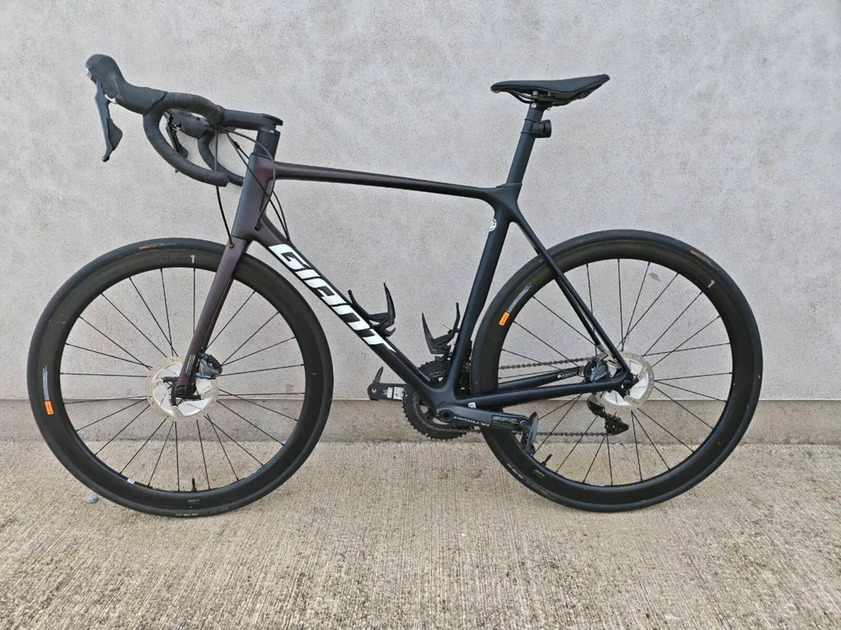 Giant Road Bike - Image 3