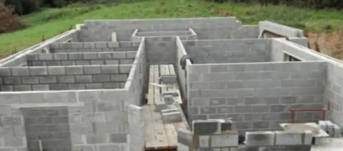 Block laying - Image 1