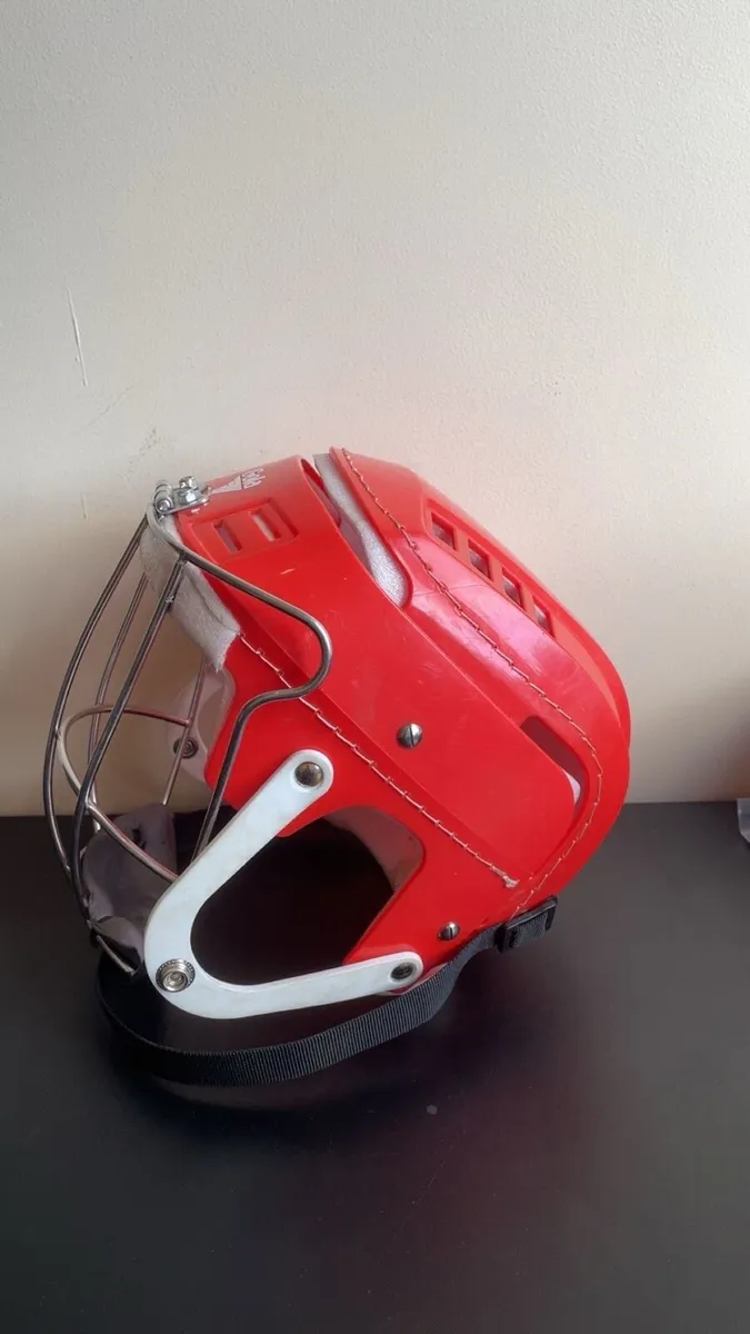 Gola hurling helmet - Image 2
