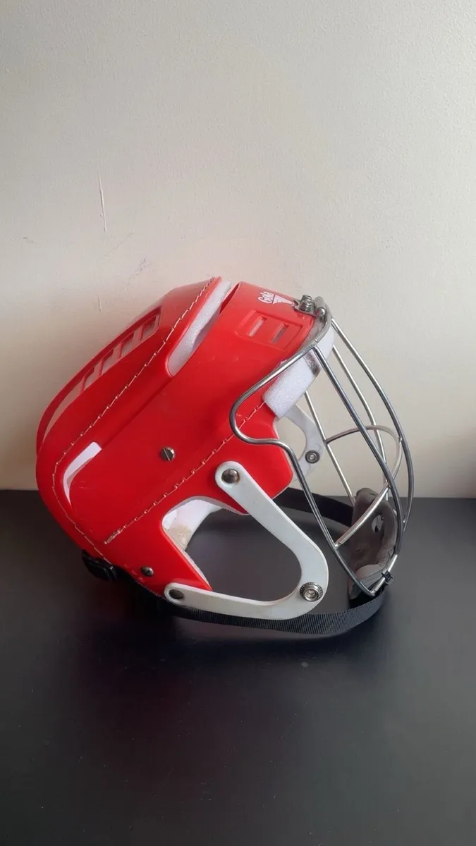 Gola hurling helmet - Image 4