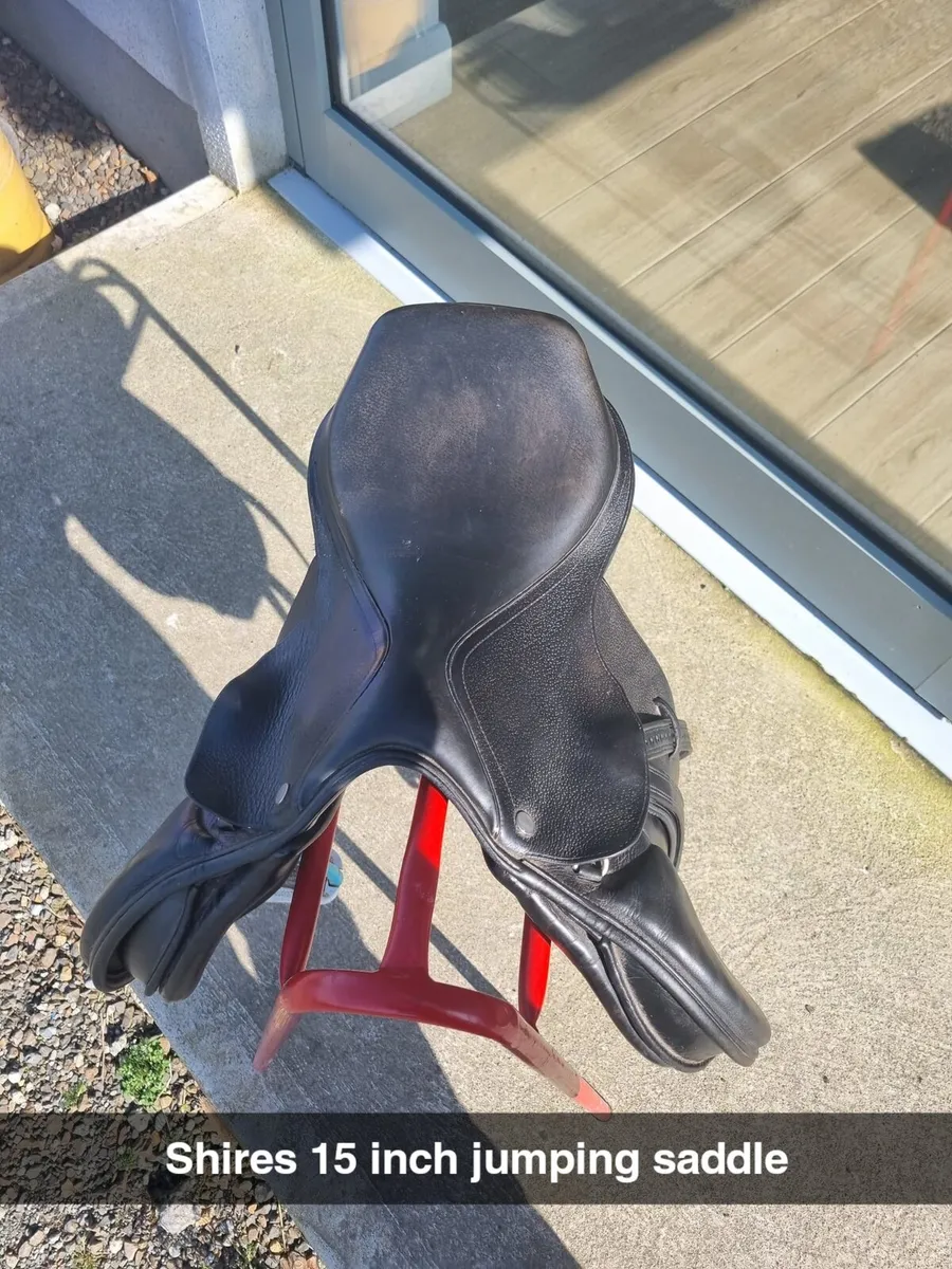 2 15 inch jumping saddles - Image 3