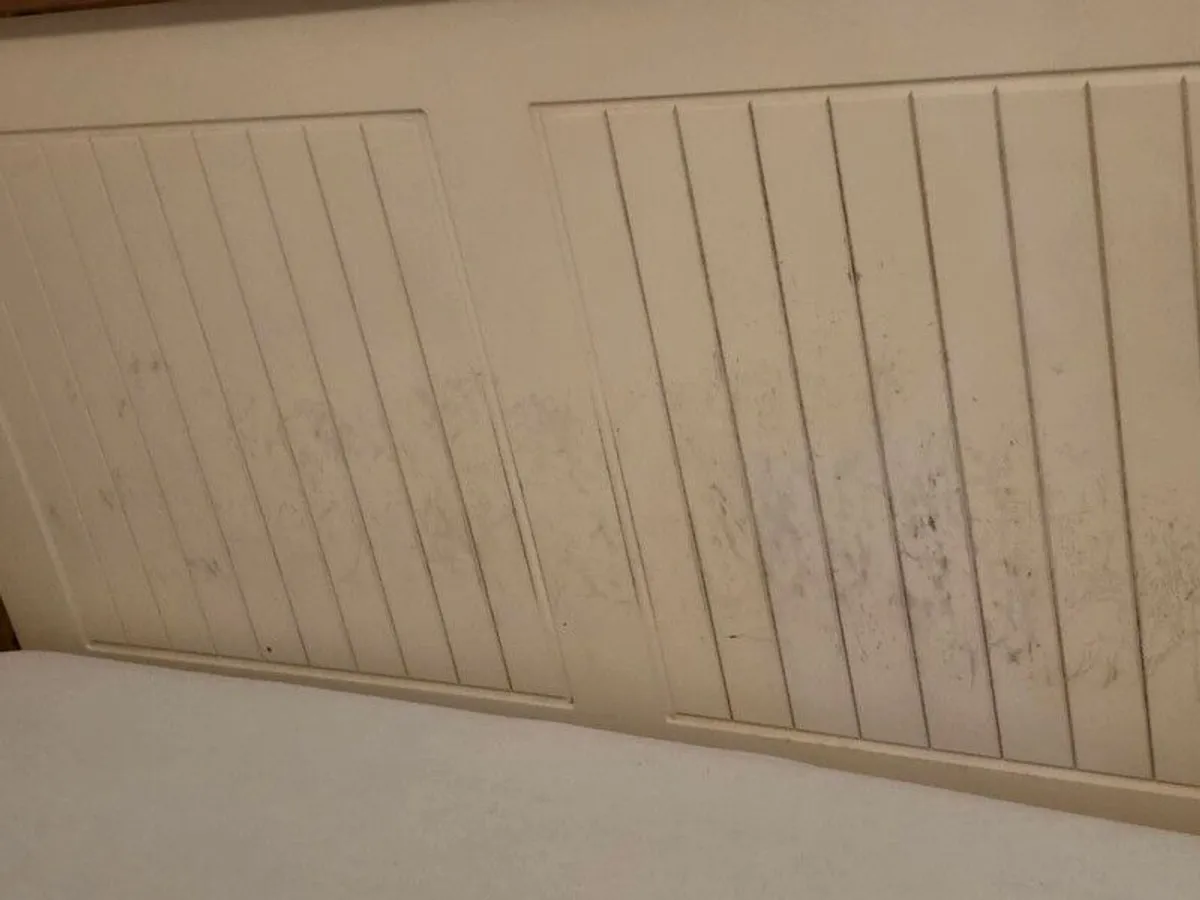 4.6 Bed frame and mattress - Image 2